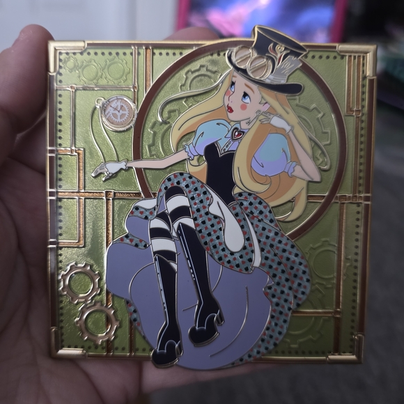 Steampunk Alice Enamel Pin - Picture 2 of 3